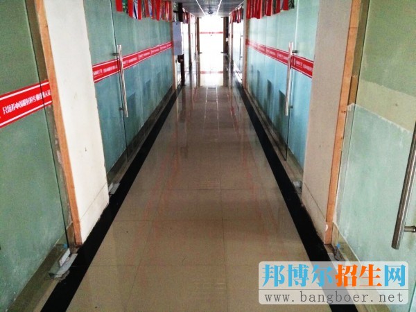 重慶市西城技工學校招生辦聯(lián)系電話