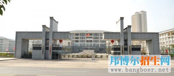 重慶市城市建設(shè)技工學(xué)校2017年報(bào)名條件、招生對(duì)象