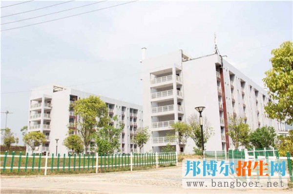重慶市黔江區民族職業教育中心宿舍條件