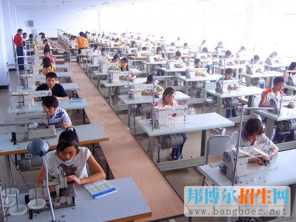 重慶市江南職業(yè)學校招生辦聯(lián)系電話