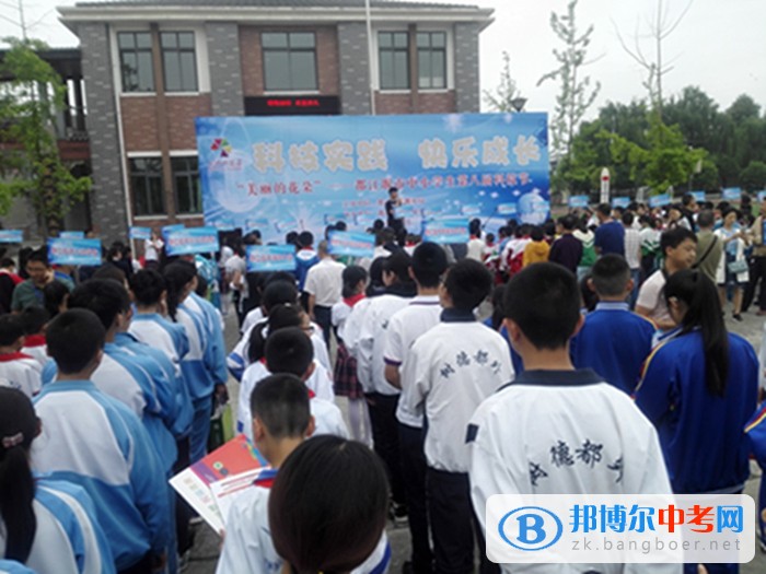 都江堰外國語實驗中學在都江堰市中、小學生第八屆科技節中取得優異成績