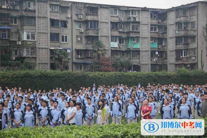 西北中學舉行“感恩母校 放飛夢想”特殊升旗儀式