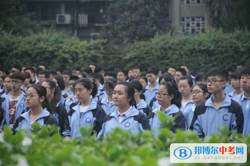 西北中學舉行“感恩母校 放飛夢想”特殊升旗儀式