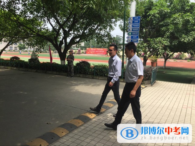 《區教育局郭局長對青白江中學校進行安全檢查》簡訊