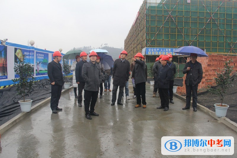  蒲江縣副縣長游錦一行實地調研蒲江中學新校區建設工作