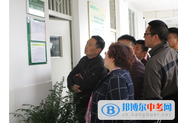 成都市龍泉驛區教育局蒞臨龍泉中學進行德育工作視導