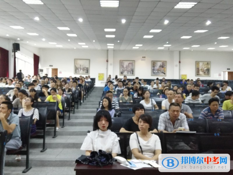 成都市通錦中學(xué)校2017年高考志愿填報暨生涯規(guī)劃指導(dǎo)會成功召開