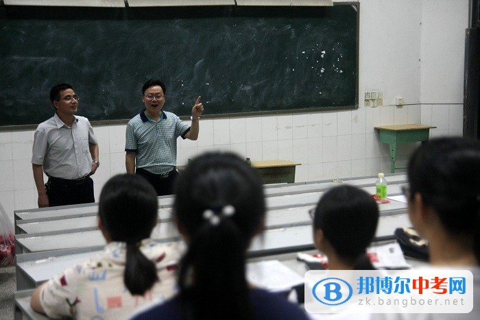 高考在即，四川省威遠中學領導慰問高三考生