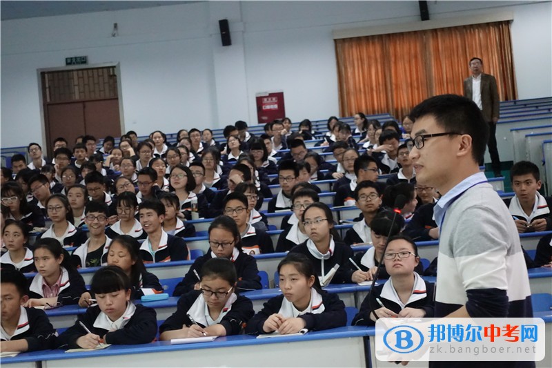 樂山一中召開高2019屆研究性學(xué)習(xí)培訓(xùn)會