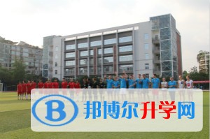 成都十八中和德、意兩國中學(xué)生用一場球賽成了朋友