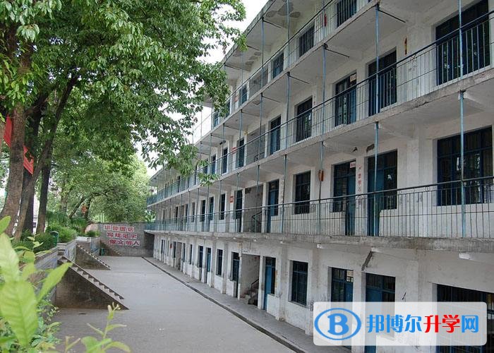 巴中鼎山中學怎么樣