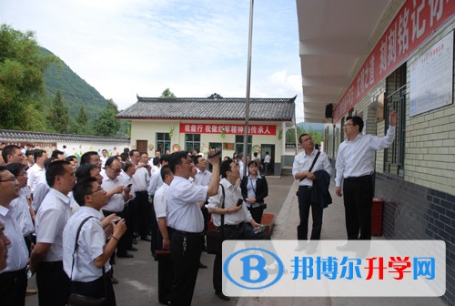 通江縣涪陽(yáng)中學(xué)招生辦聯(lián)系電話