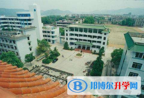 四川省閬中中學學費
