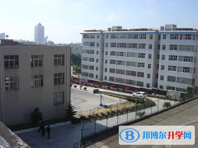 曲靖市民族中學招生辦聯系電話