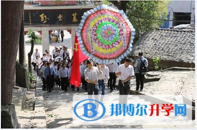 內江一中：清明祭掃 緬懷先烈 不忘初心 為國育才