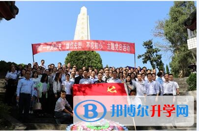 內江一中：清明祭掃 緬懷先烈 不忘初心 為國育才