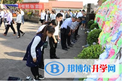 內江一中：清明祭掃 緬懷先烈 不忘初心 為國育才