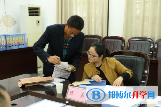 內(nèi)江一中學生資助工作獲市交叉檢查組點贊