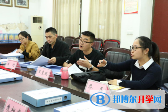 內(nèi)江一中學生資助工作獲市交叉檢查組點贊