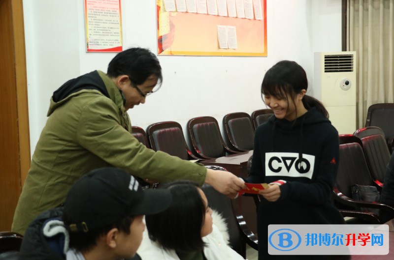 市教育局領導到內江一中開展走訪慰問師生活動