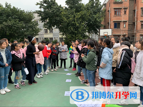 內江一中(九中)校區開展英語口語趣味活動