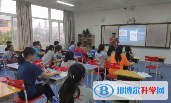 貴陽觀山湖中鐵置業中加學校初中部2020年學費、收費多少