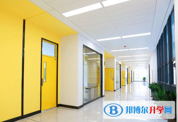 青島格蘭德中學國際部合肥路校區網站網址 