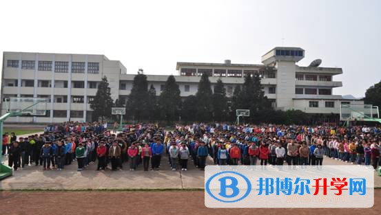 安順學院附屬高級中學2021年報名條件、招生要求、招生對象是什么呢?我們知道初中之前都是九年義務教育，到了上高中的時候就是屬于自己的升學階段的了，學校在招收學生的時候是必定會有要求的哦，所以，很多的同學提前問小編學校的招生條件這些也是為了提前有一個準備，小編就來給同學們整理一下的哦。  安順學院附屬高級中學報名條件 1、必須是參加今年中考的應屆初中畢業生，中考成績達到學校招生條件規定分數的學生方可到校報名。  2、報名時帶好準考證(報名號和考號)、中考成績單、身份證(或戶口薄)復印件。  安順學院附屬高級中學簡介 學校一貫強調“學生的終生發展”,強調學校教育不僅要為學生的今天著想,更要為學生的未來著想;不僅要關注學生今天的成長和進步,更要關注10年、20年以后他們的發展。  我校已有六屆畢業生,高考升學率名列全市同級同類學校前茅,不少學生考取浙江大學、吉林大學、四川大學等高等學府,但學校沒有把考試成績看作唯一的標準,沒有把升學率作為唯一教學目標,而是始終堅持素質教育,作眼于面向全體學生,面向全體學生全面素質的進步和提高,并以此作為學校最根本的價值追求。強調高中教育要為學生終生發展奠定基礎,關鍵就是“教學生學會做人、學會學習、學會發展”。  就是從教會學生做人入手,全面培養學生的情感、態度、價值觀;從教會學生學習入手,有效激發學生的學習興趣,激發學生的學習水平,提升學生的學習能力,提高學生的學習水平;從教會學生發展入手,培養學生的實踐能力,創新精神以及在未來社會的生存發展能力。  學校始終把改善教學條件、優化教師隊伍、加強學生思想道德教育、學生安全健康教育、為高校輸送合格人才作為學校的重點。  小編給同學們整理好了學校的招生條件，對于想要報讀本校的同學們自己注意一下看看自己是不是符合學校的招生條件的哦，如果是不符合學校的招生條件的話，就建議看看其他的學校了哦，報讀的時候一定要注意條件的哦。