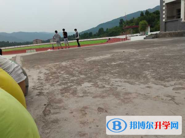 劍閣縣白龍中學(xué)2021年學(xué)費(fèi)、收費(fèi)多少