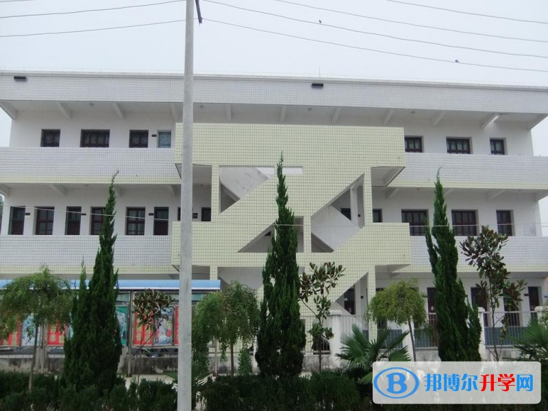 劍閣縣白龍中學(xué)2021年招生簡章 