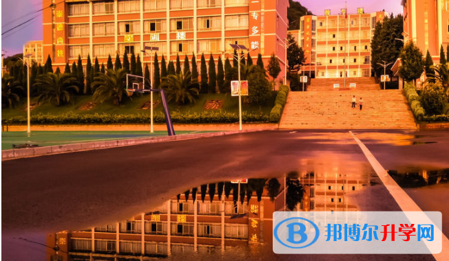 曲靖市麒麟高級中學2021年學費
