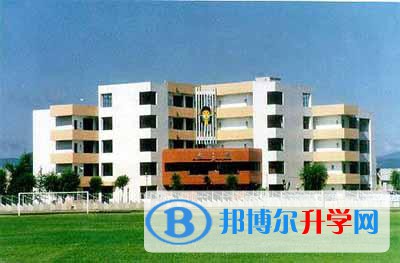 云南省玉溪第一中學(xué)2021年學(xué)費、收費多少 