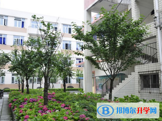 崇州市蜀城中學2022年學費、收費多少