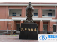 四川省崇州市崇慶中學(xué)2025年招生辦聯(lián)系電話
