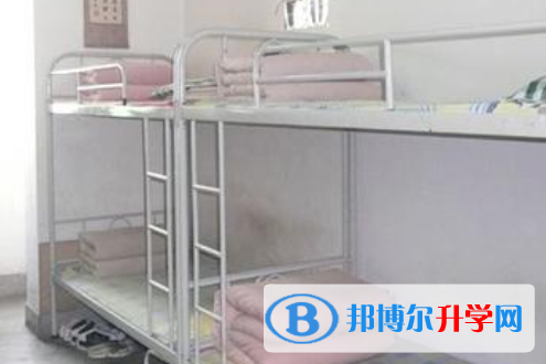 納溪護(hù)國中學(xué)2021年宿舍條件
