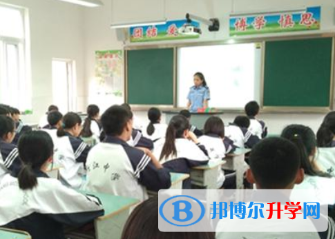 崇州市三江鎮中學2022年學費、收費多少