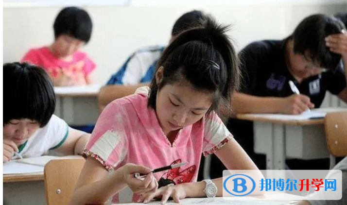甘孜2022年中考生落榜后可不可以選擇復(fù)讀