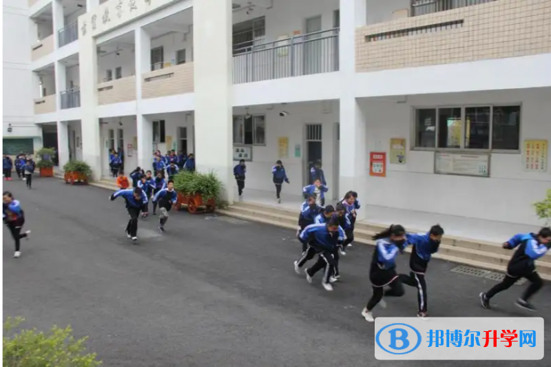 成都市錦江區(qū)勝利中學(xué)2022年宿舍條件