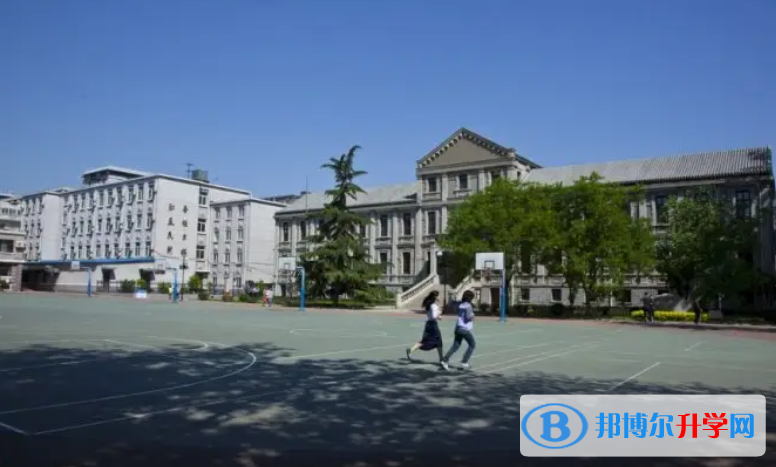 北京第四中學(xué)2023年學(xué)費(fèi)、收費(fèi)多少