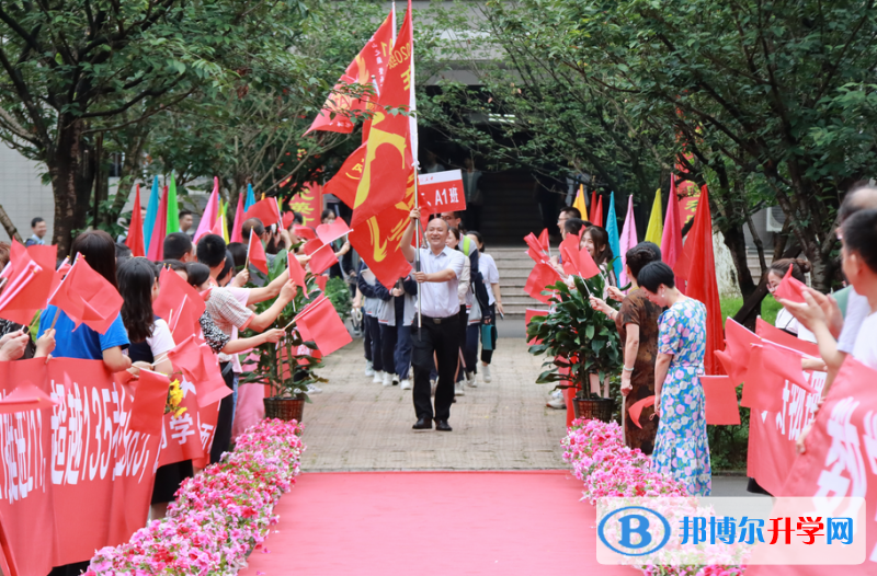四川省瀘州高級中學(xué)2023年學(xué)費、收費多少