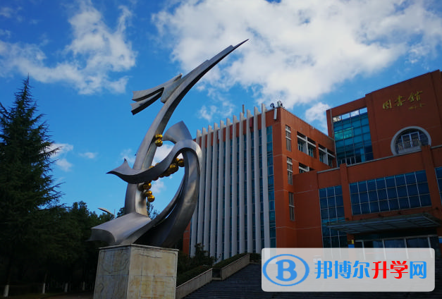 排名并不會代表所有，但是仍然具有一定的參考價值。因此在同學們選擇學校時，也可以查詢一下這個學校的排名情況。雖然不能只看排名，但是作為我們選擇學校的參考條件還是可以的。接下來一起來了解下銅川高中學校的排名情況吧。