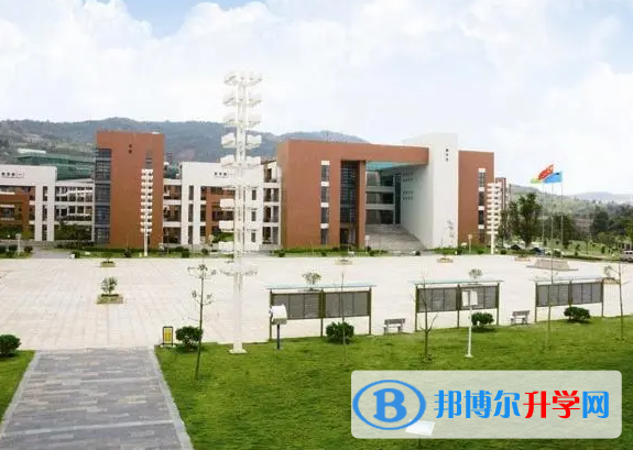 青島各普通高中2022學費標準