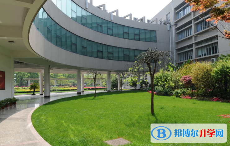 重慶十八中學(xué)2023年招生辦聯(lián)系電話(huà)