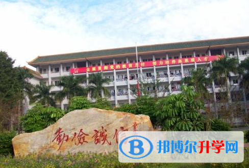梅州市曾憲梓中學地址，乘車路線