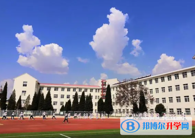北戴河中學(xué)地址，乘車路線