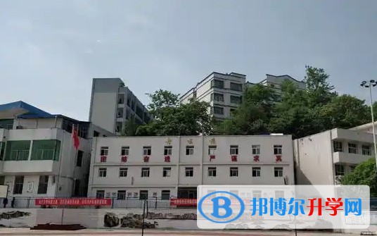 2025榮縣玉章高級中學(xué)校多少錢(學(xué)費(fèi)明細(xì))